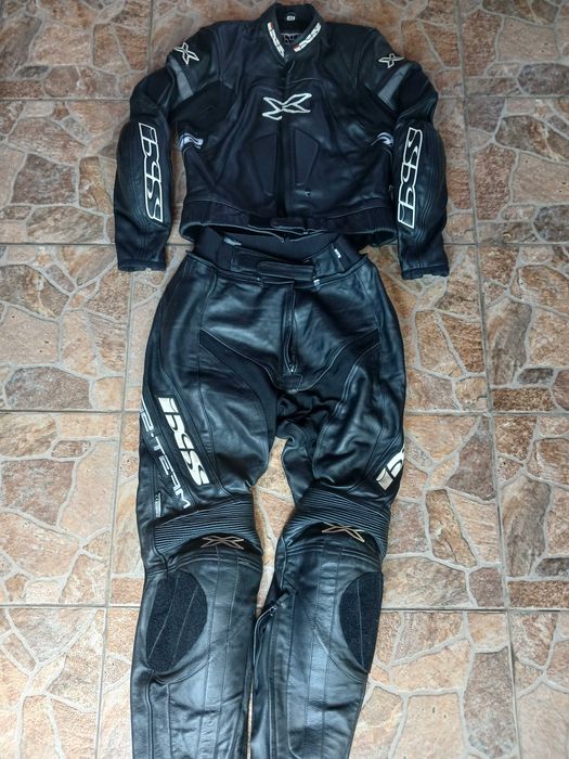 Costum moto din piele.