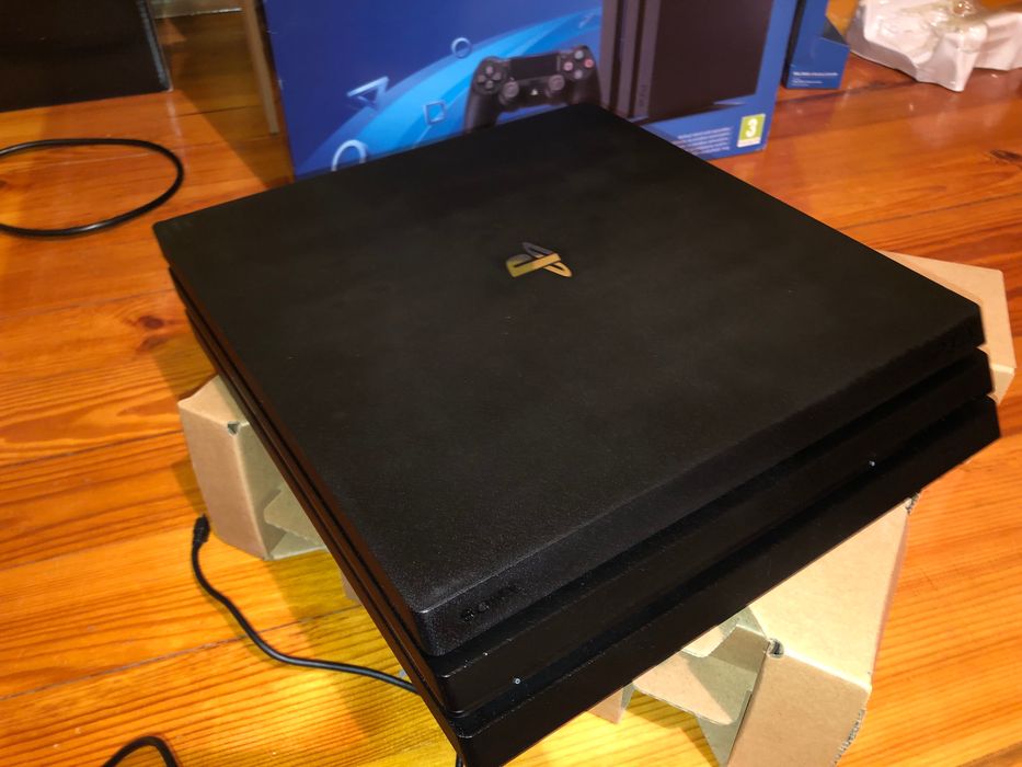 PS4 Pro 1TB РАБОТЕЩА Четете описанието