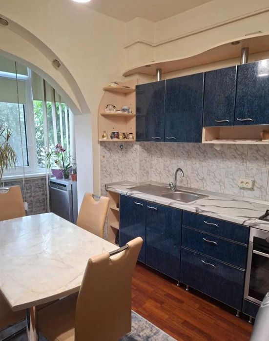 De vanzare apartament 4 camere si garaj zona Closca - Cetate