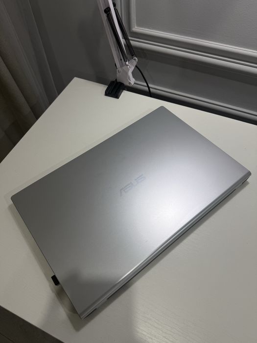 Продаю ASUS VivoBook X515EA