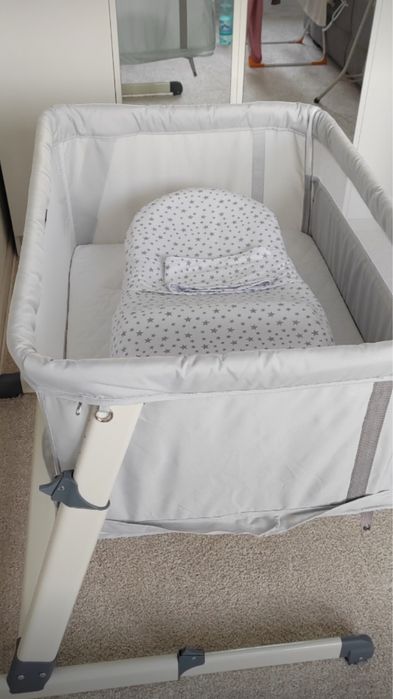 Продам приставную кроватку