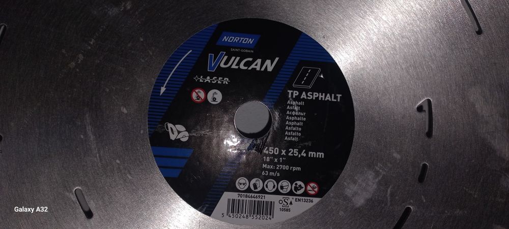 Disc de taiat beton \ asfalt / diamantat / Nou