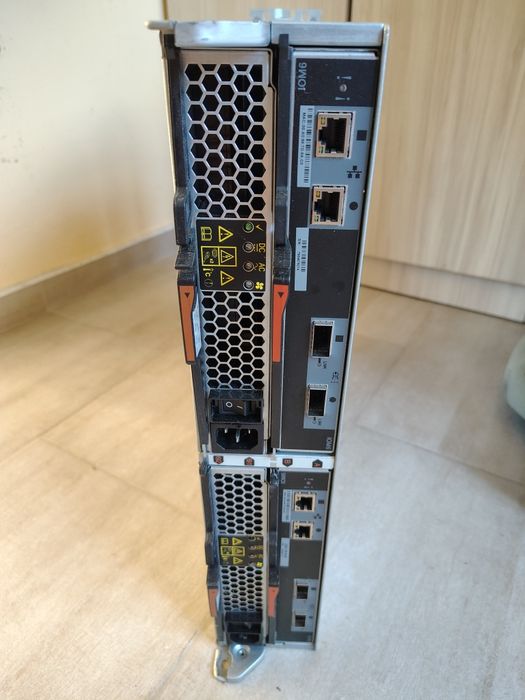 Дисков масив NetApp DS2246 (NAJ-1001) + 24x 600GB SAS дискове