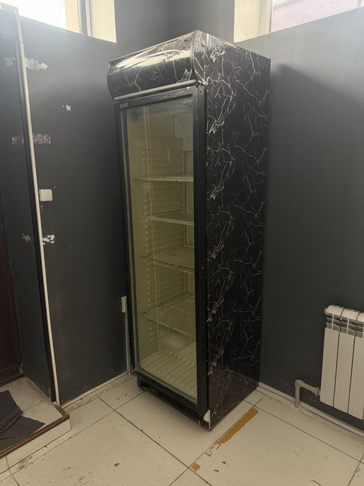 Срочно Продам холодильник витринный
