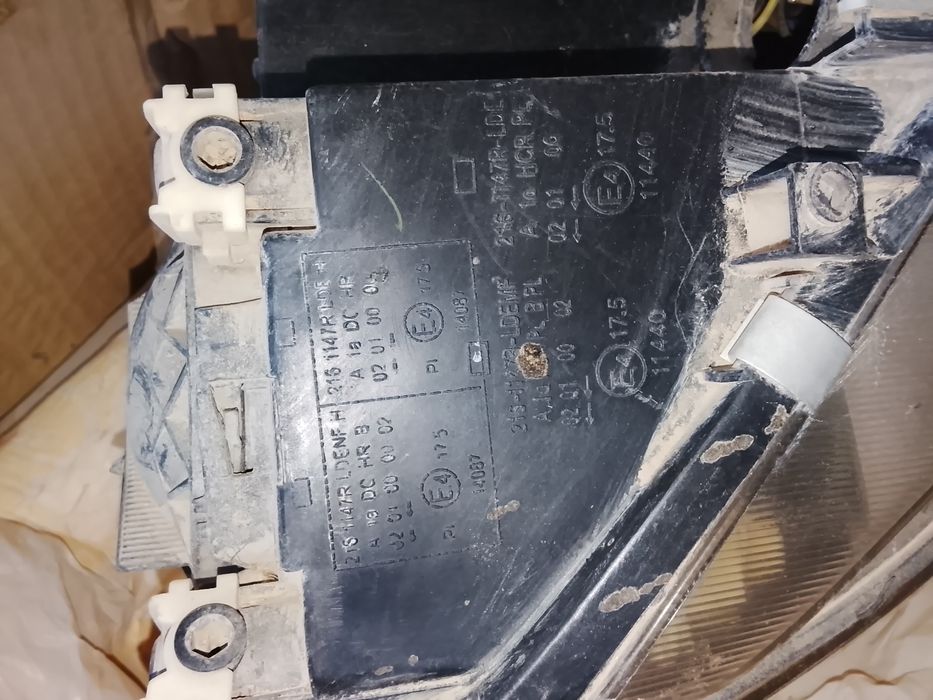 Фара на мазду 6 2002г.