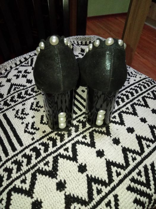 Обувки на висок ток