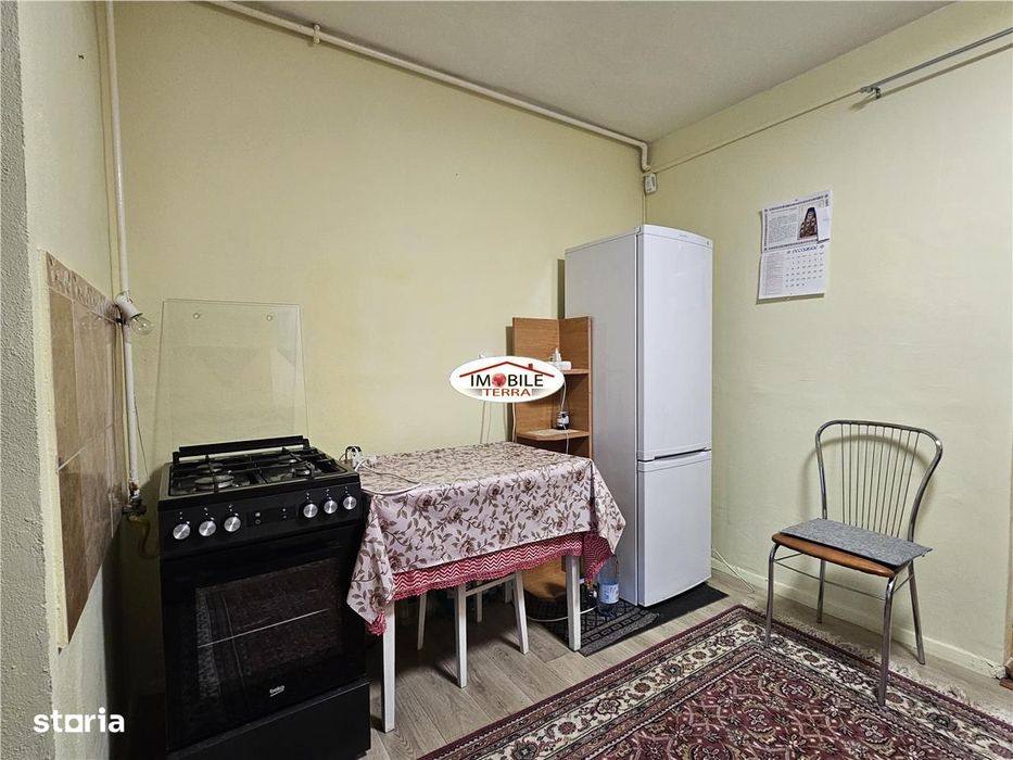 Apartament 3 camere decomandat cu pivnita de vanzare in Vasile Aaron