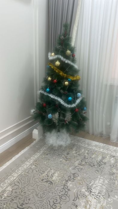 Елка с игрушками