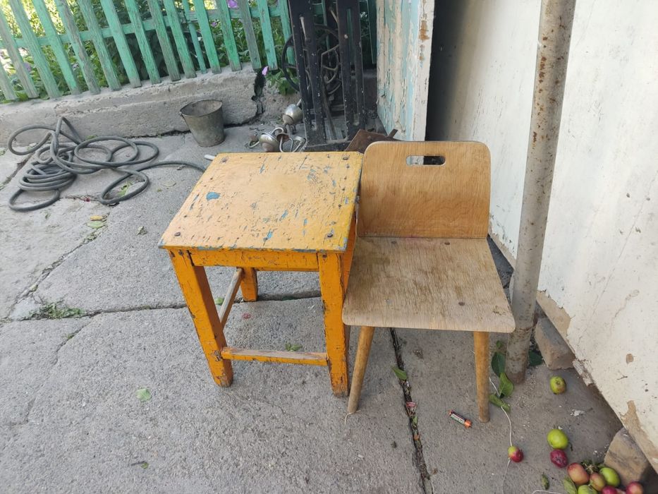 Стол,стульчики ,кресло бу