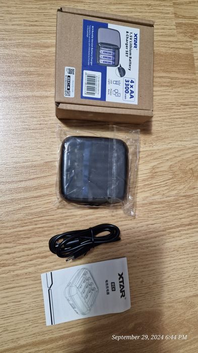 Incarcator acumulatori li-ion  1.5 V și ni-mh 1.2 v XTAR BC 4