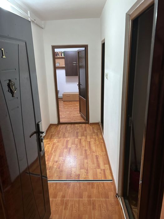 Închiriez garsoniera