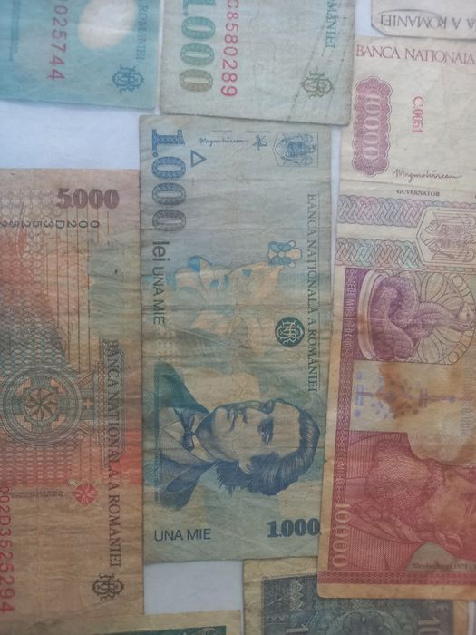 Bani vechi de vanzare