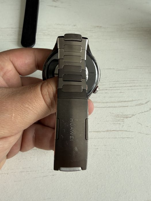 Продавам смарт часовник Huawei watch 5