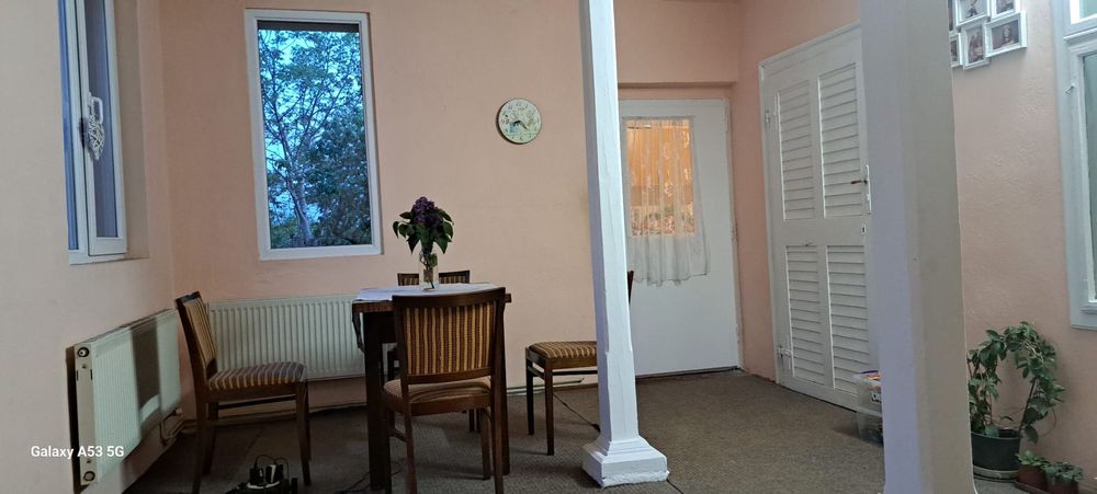 proprietar, vând casă pe stradă liniștită