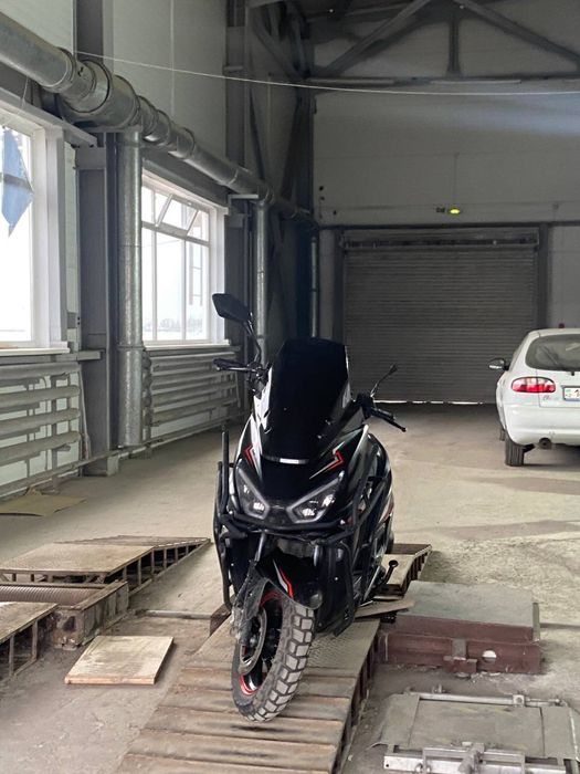 Продам скутер макси на учете