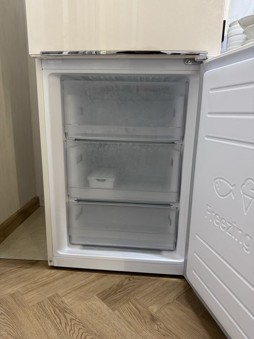 Продам Холодильник LG