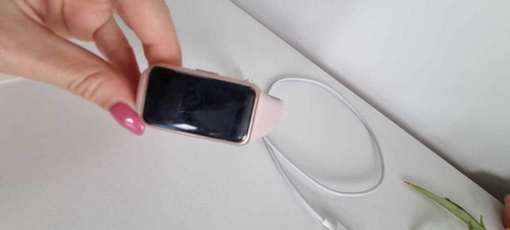 Huawei Band 6  Pink, foarte buna