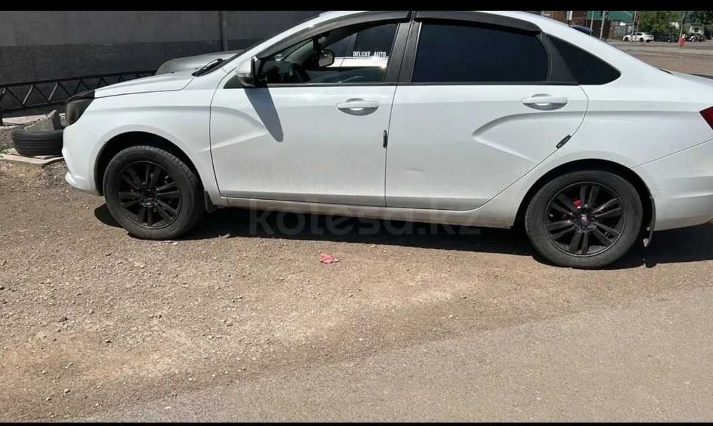 Продам Ладу Весту 2017 года