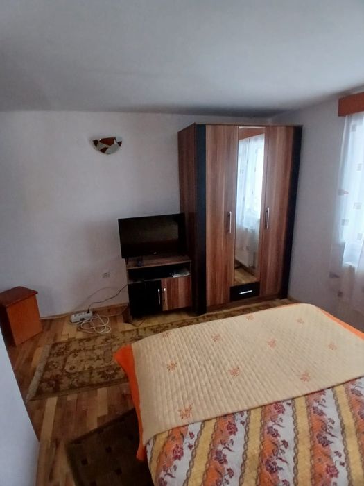 Vand casa de vacanta