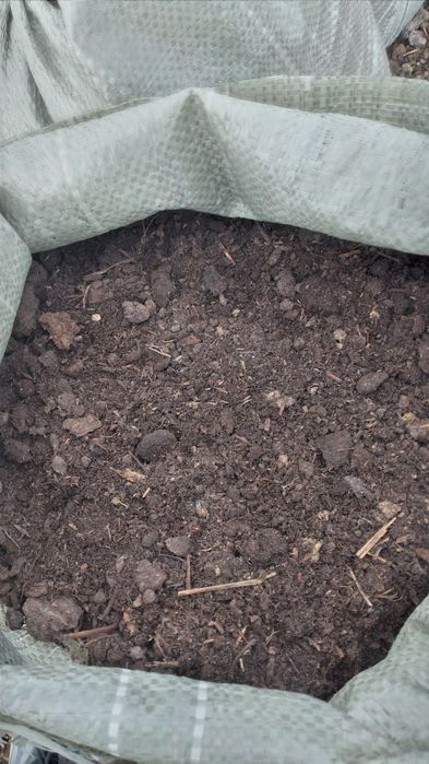 Чернозём и навоз в мешках 50 кг