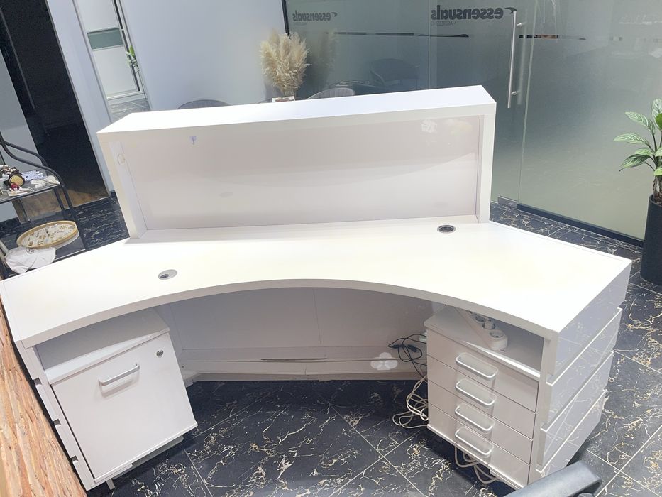 Стойка ресепшен/ администраторский стол