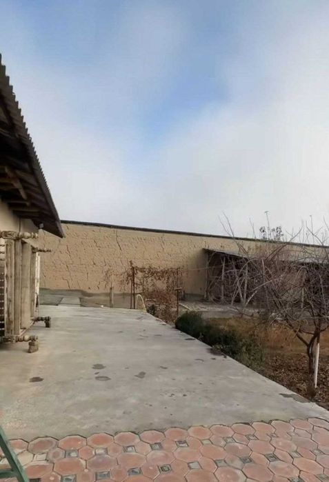 3 хонали, 9,3 сотикдан иборат булган  ховли сотувда