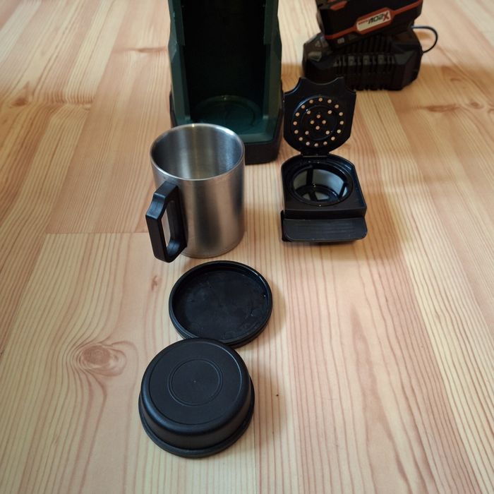 Cafetieră pe acumulator