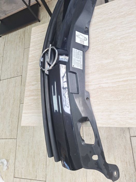 Opel Astra H Оргинална решетка