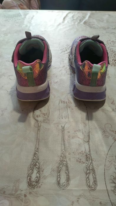 Два чифта детски маратонки Sketchers и Колев и Колев