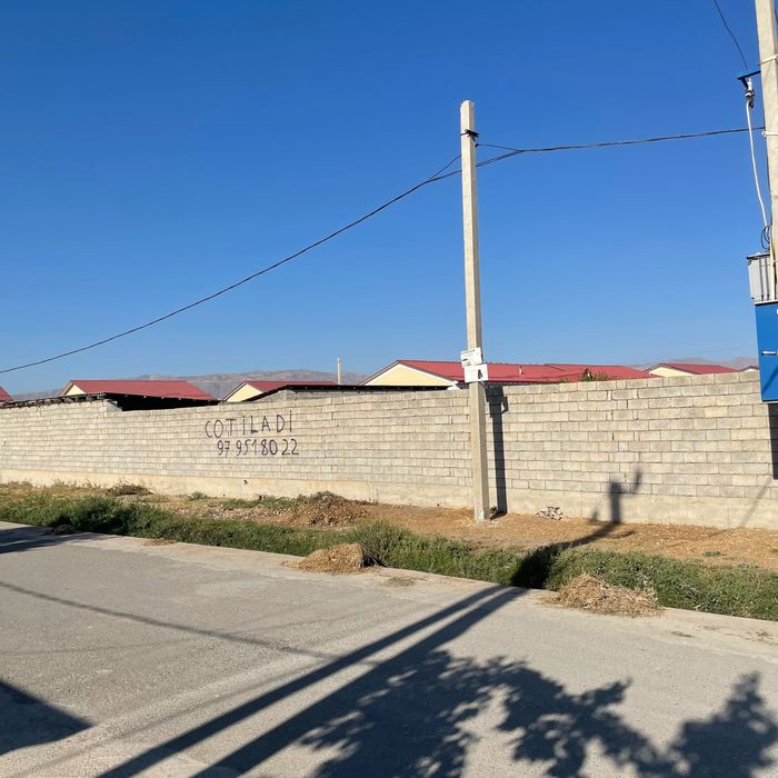 Uy sotiladi 10 sotix kitob musiqa maktab orqasida arzon yer