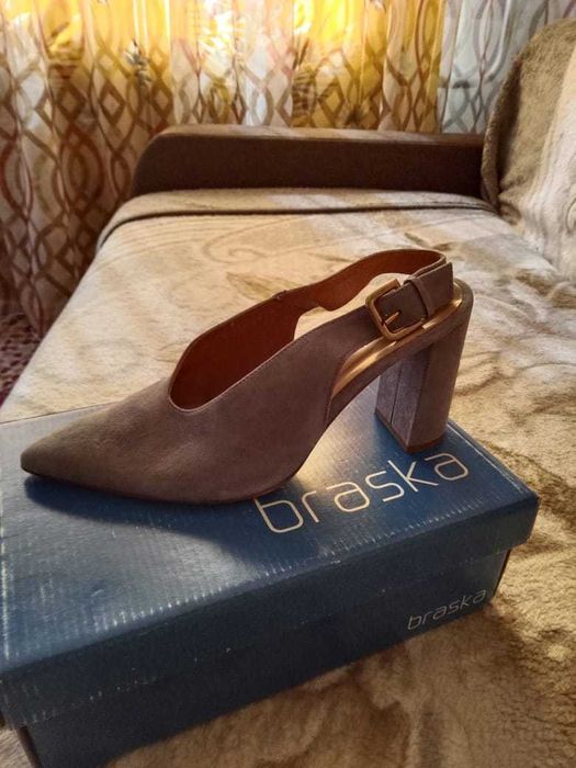 Женские босоножки