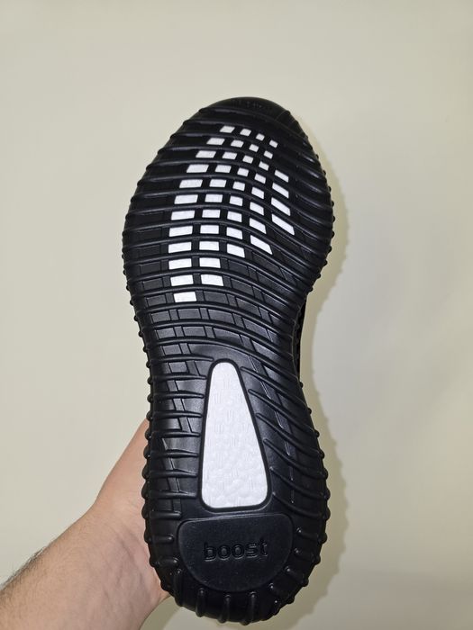 Yezzy Boost 350 V2 Onyx