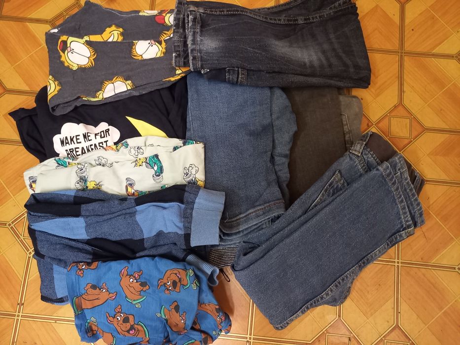 Donez haine si jucarii pt baieti