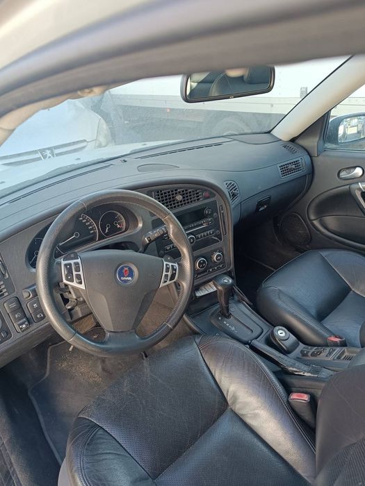 Автомобил и части на автомобил Сааб