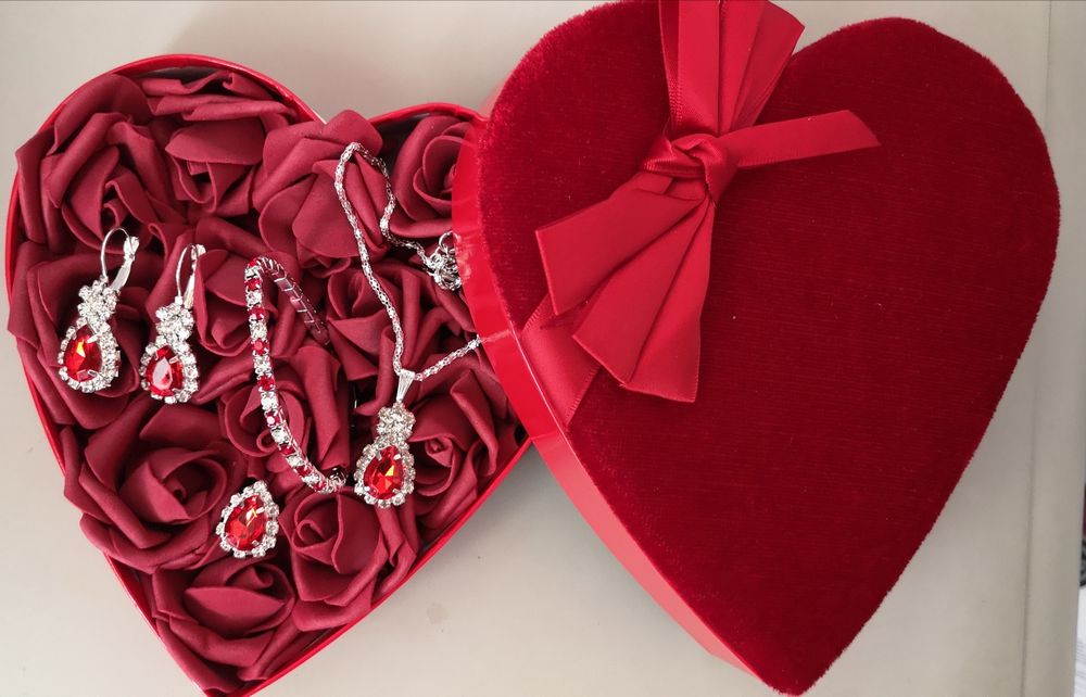 Подаръчни кутии с рози