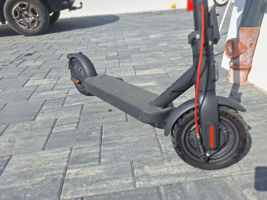 Vând trotinetă electrică XIAOMI 4 PRO GEN 2, 10 inch, pliabilă, negru