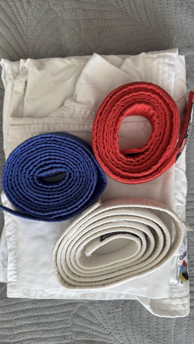 Продам кимоно на рост 140 см