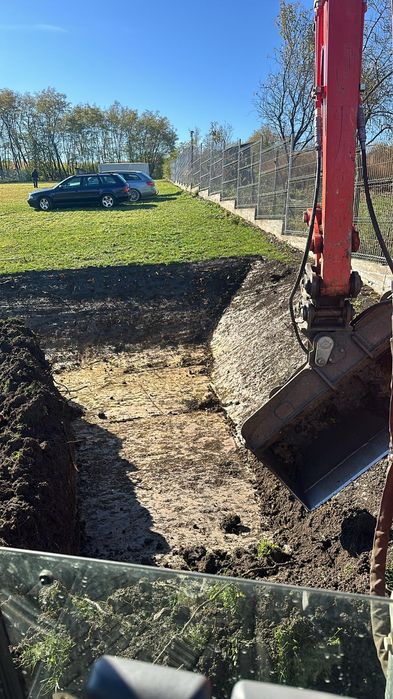 Execut lucrari de sapatura cu excavator de 6 tone