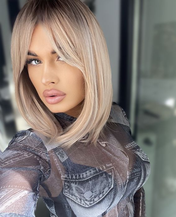 Peruca  blond / saten cu suvite , lungime medie