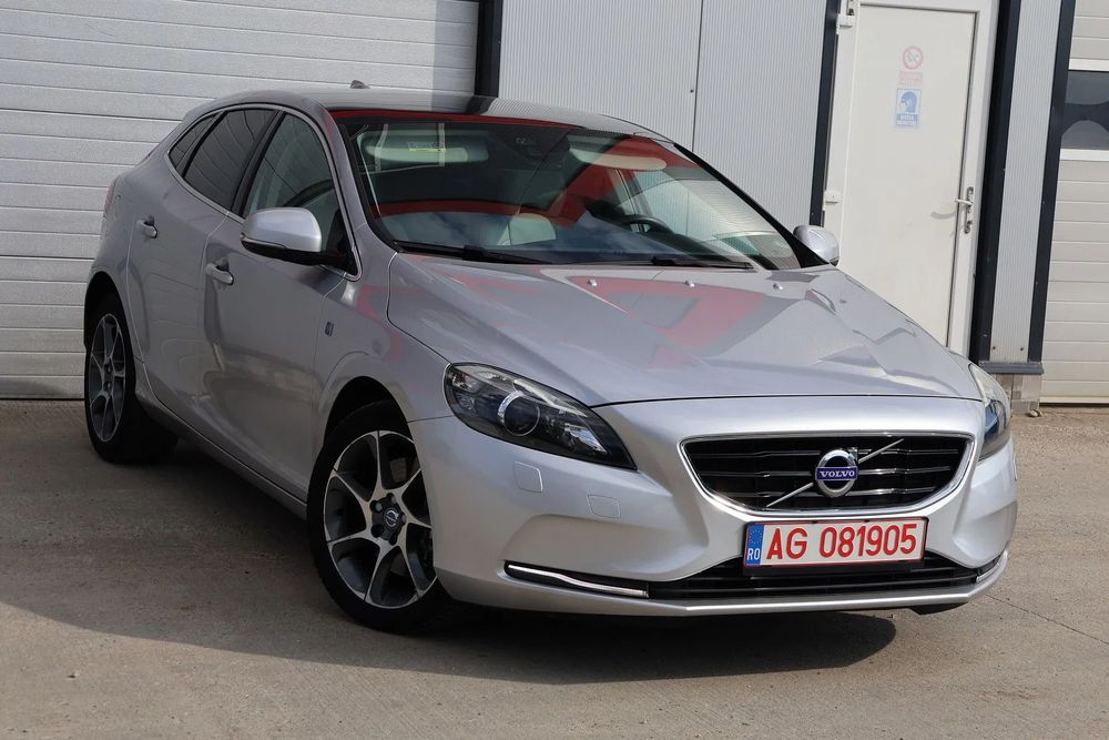 Volvo V40 Volvo V40 Ocean Race 2.0 diesel trapa climatronic 2015 rate