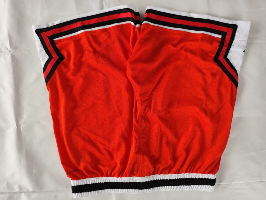 Pantaloni scurti Jordan - Marimea M - Rosu cu alb