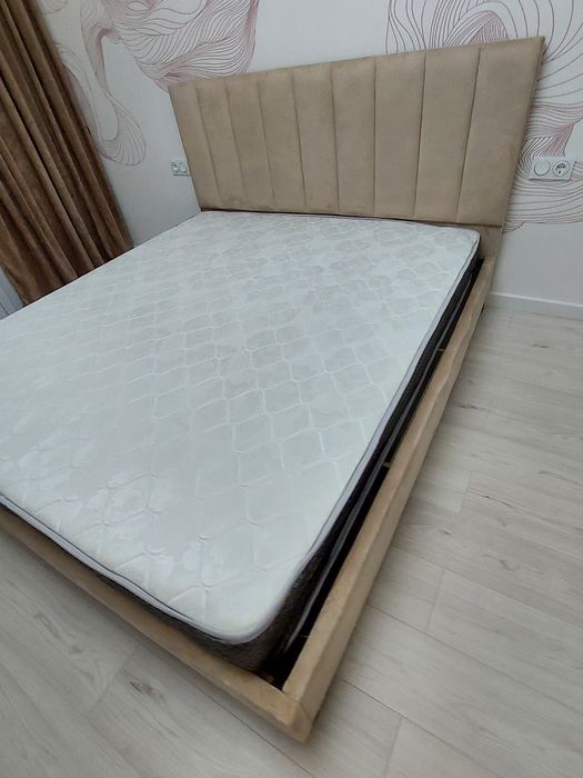 Продаётся двуспальная кровать