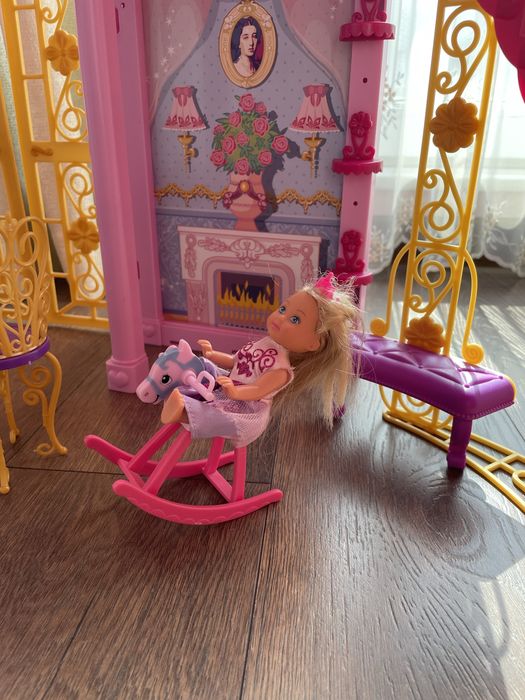 Дворец за барбита с царица, малка принцеса, мебели и аксесоари