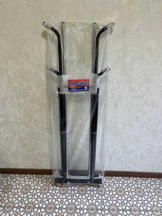 Металлический гардероб Вешалка-гардеробная на колесах.