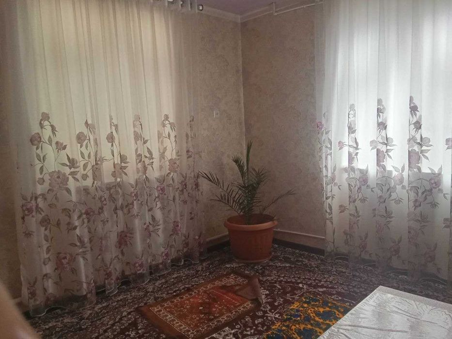 10-соток, 7-хонали ховли сотилади.