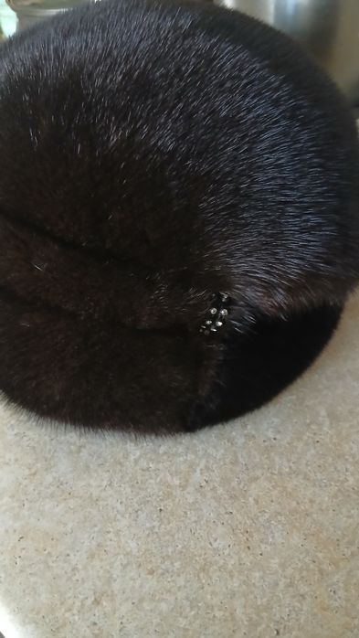 Зимняя норка и мутоновая шапка и бирет