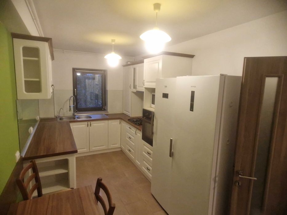 Dau in chirie ap 2 camere