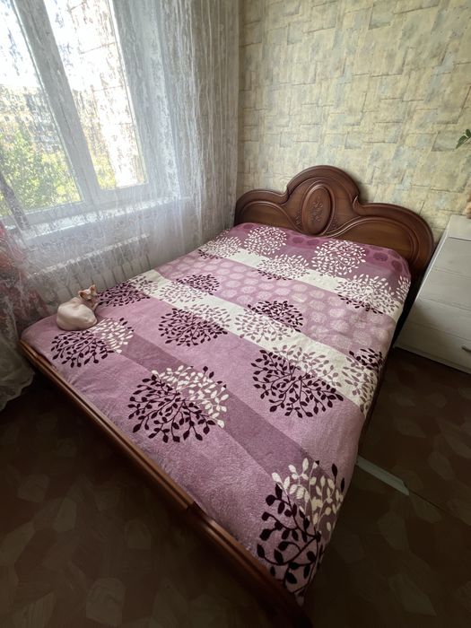 Двуспальняя кровать