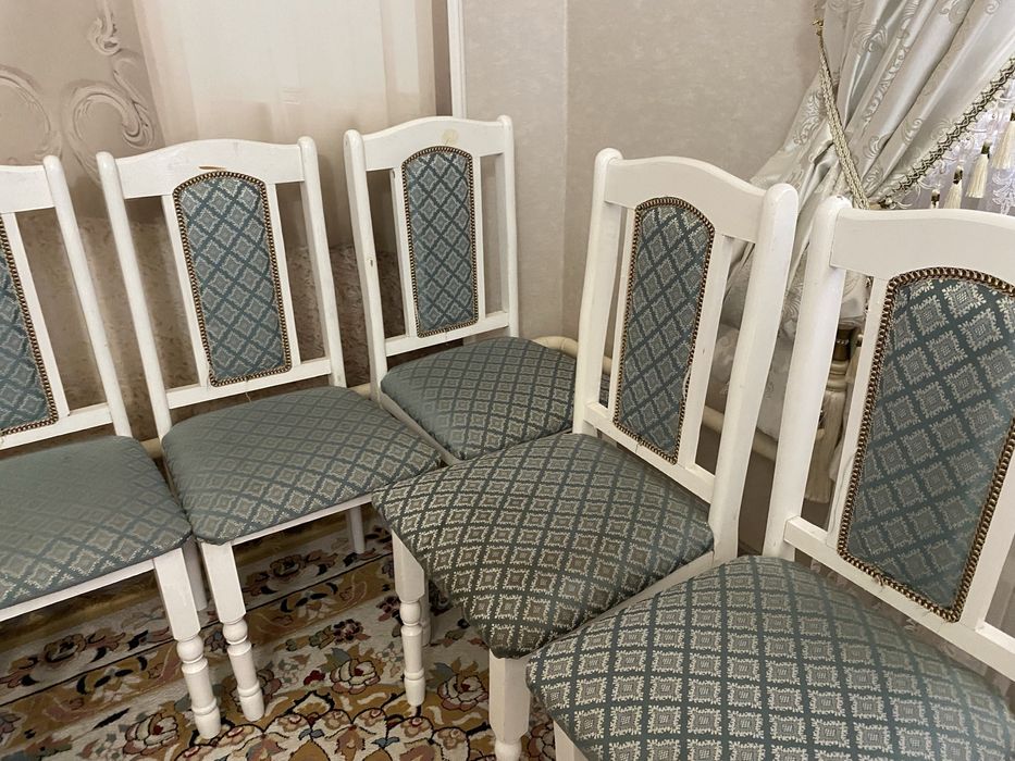 Стол со стульями