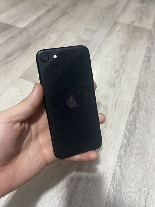 Продаю iPhone Se 2020 на 64 гб